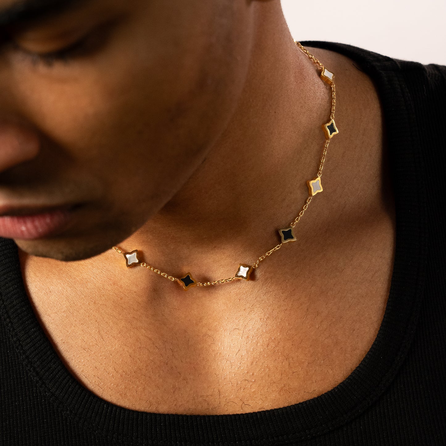 Chaîne Flower câble Dorée - Motif Blanc & Noir