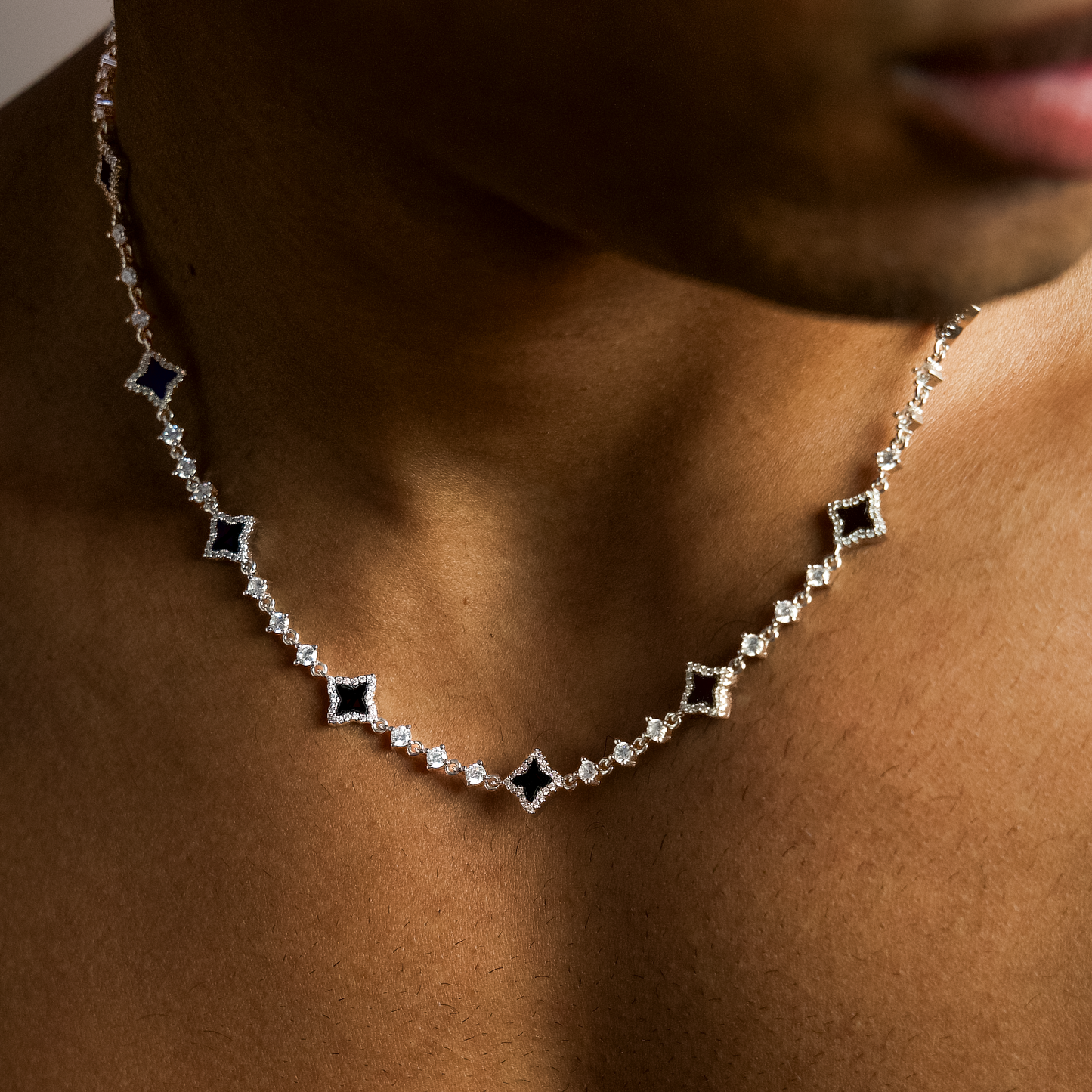 Chaîne Flower Tennis Argentée - Motif Noir