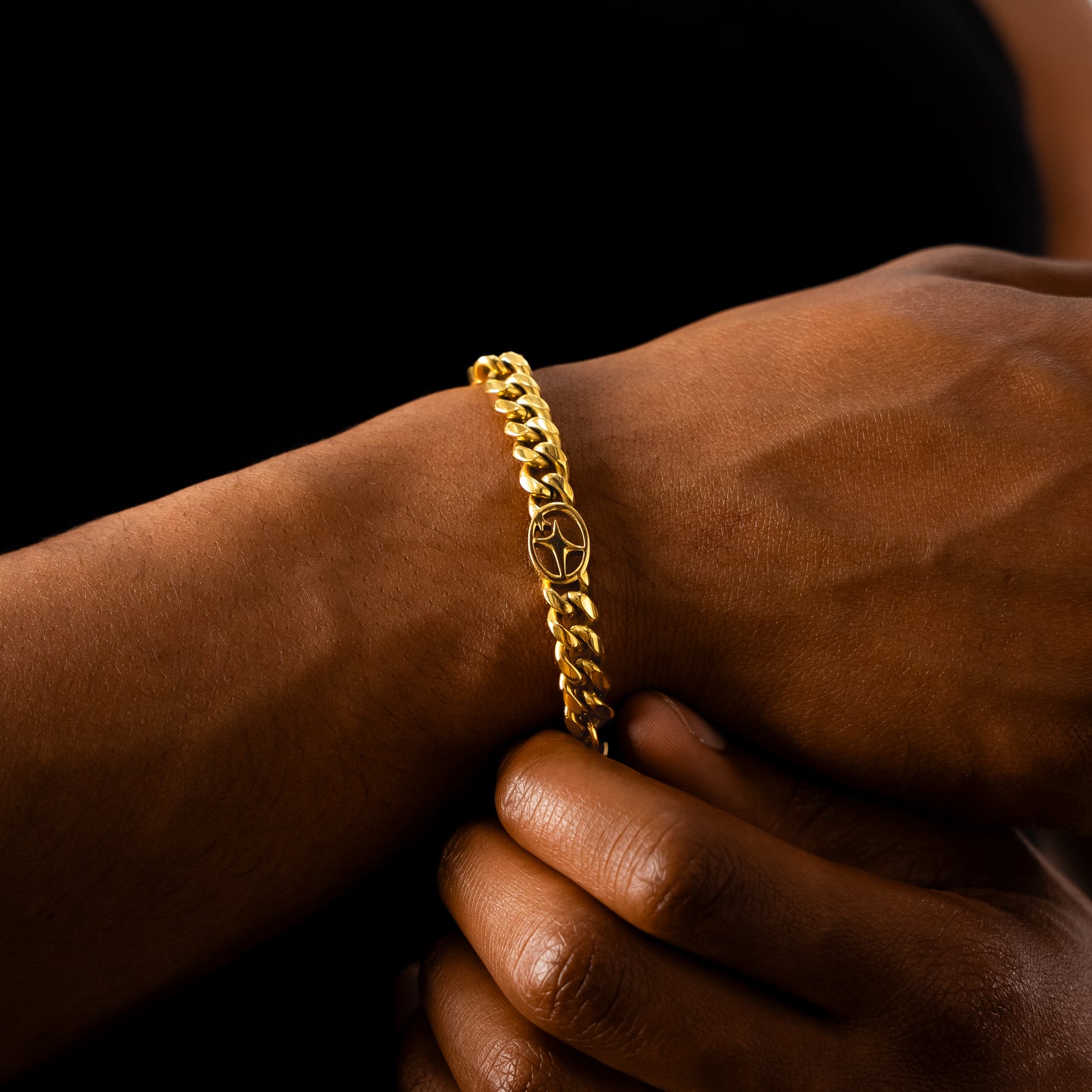 Cuban link bracelet 8 mm Signature Gold