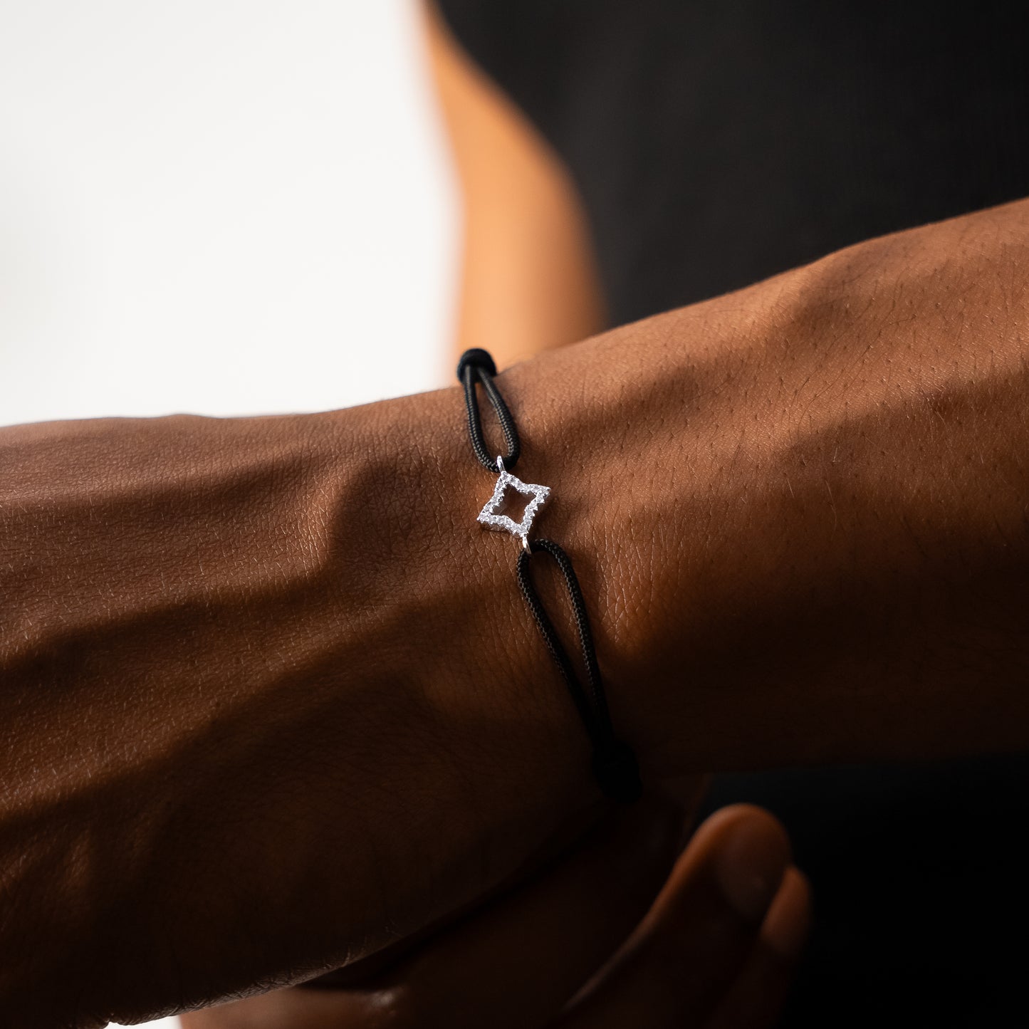 Bracelet cordon Hollow Flower - Noir